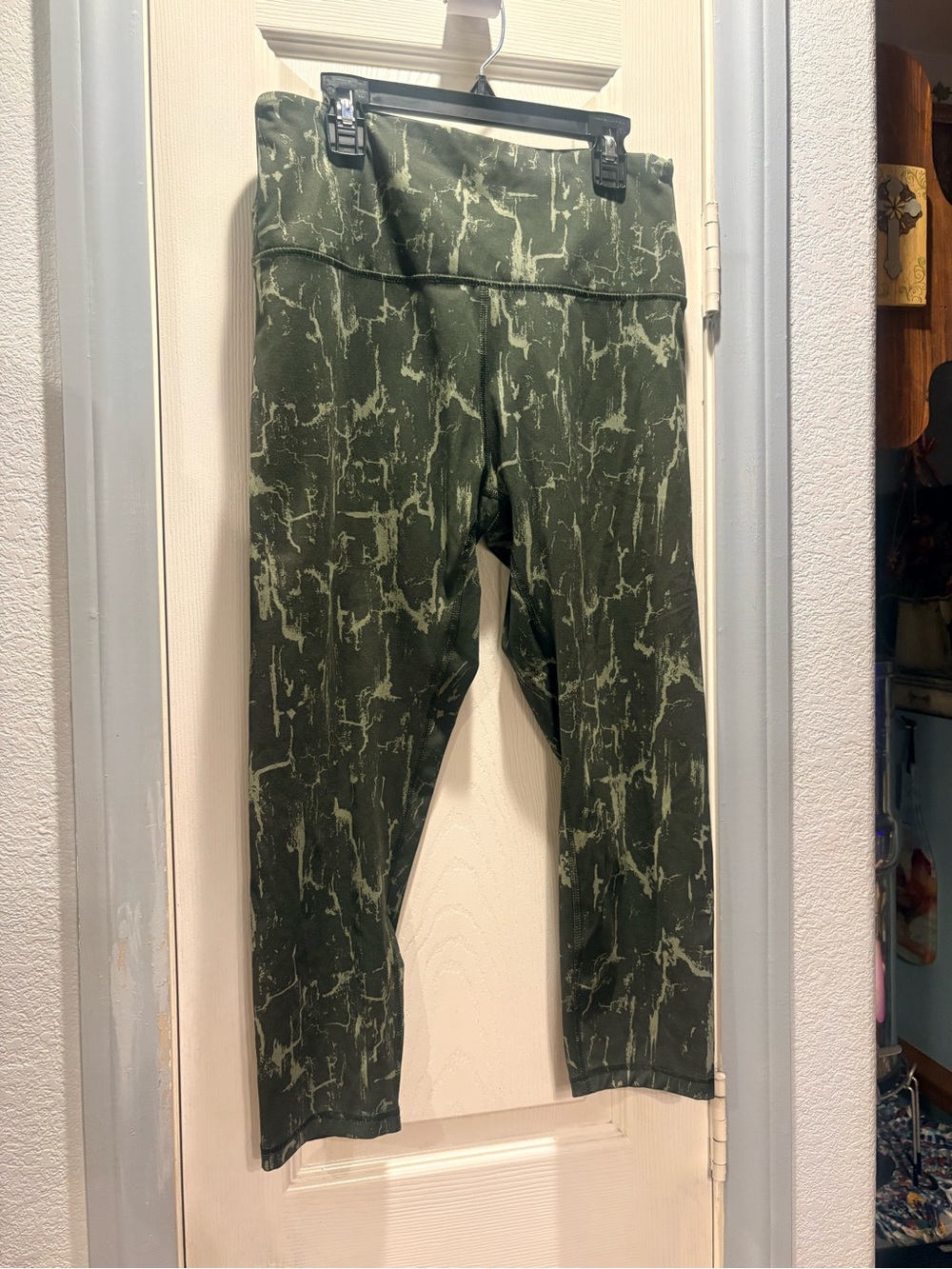 Zobha Olive Green and Cream Patterned Active Leggings